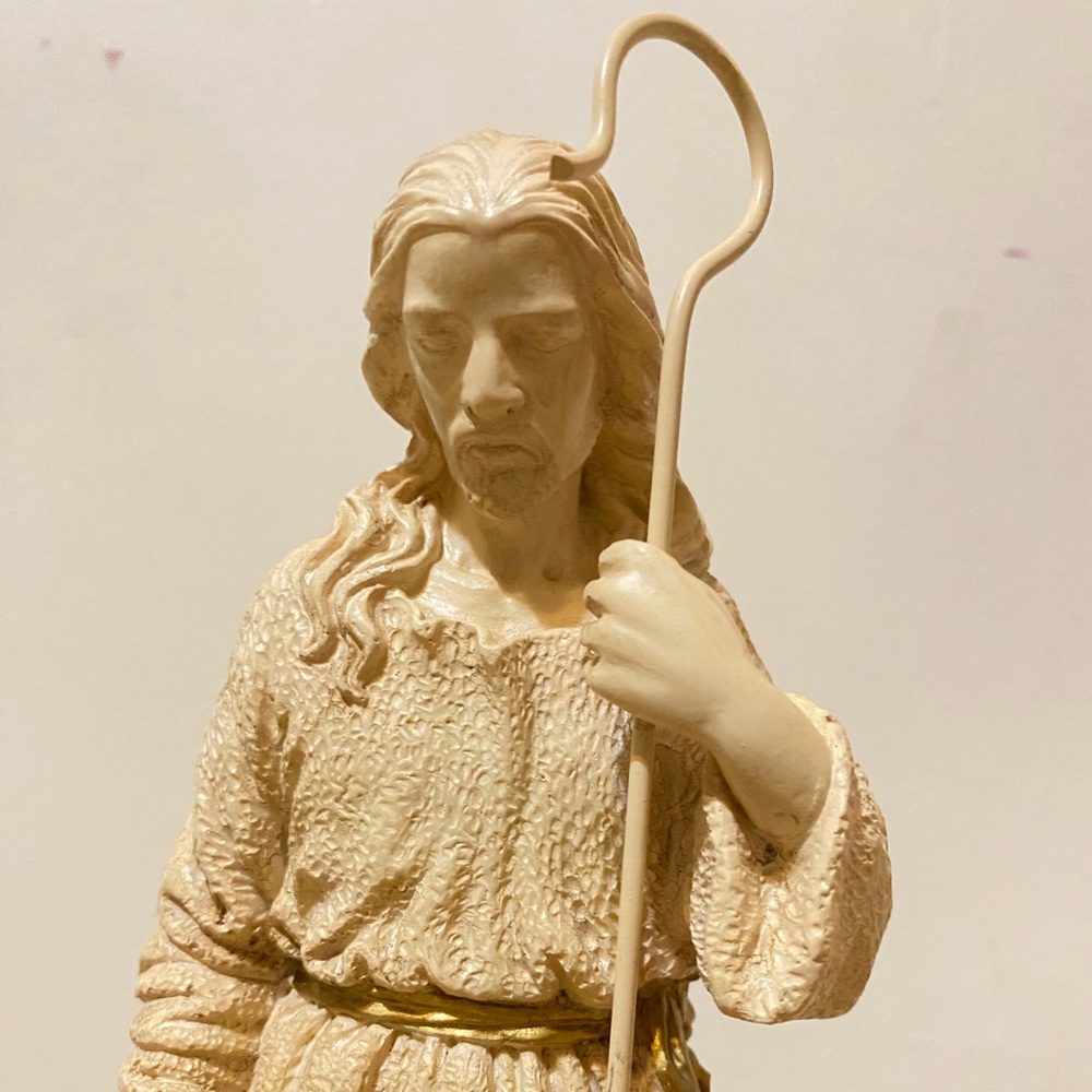 💫 10” Tall Shepherd with Lambs Statue - Picture 2 of 12